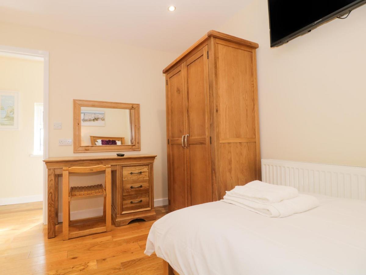 Ffynnonlwyd Cottage Llangynin ภายนอก รูปภาพ
